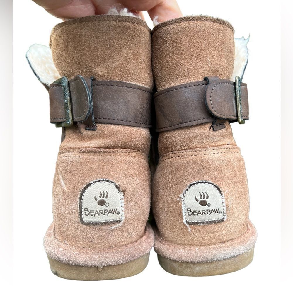 BEARPAW wool lined boots Tan suede Size
8 women's
